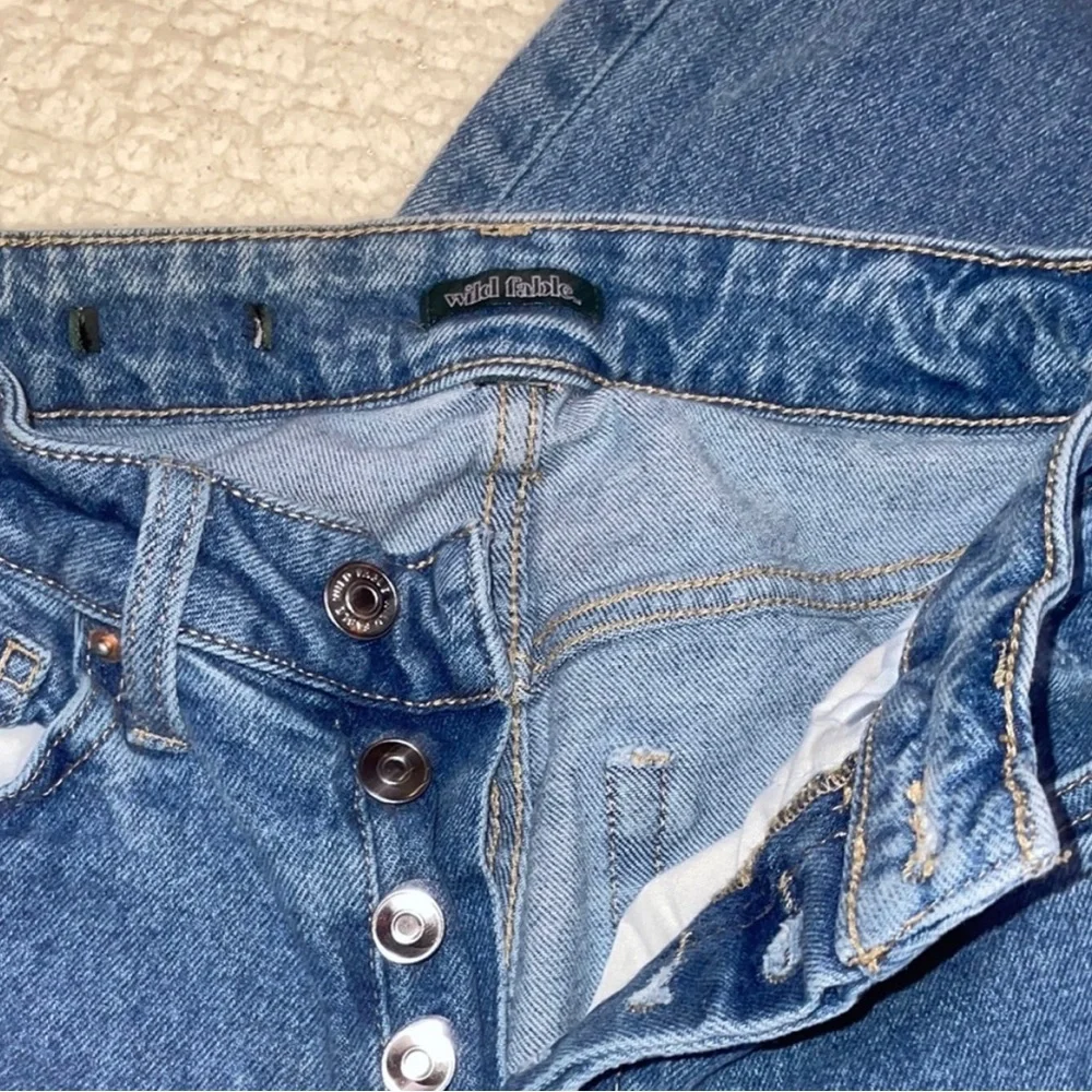 Stylish Blue Distressed Women's Jeans - Picture 2 of 7